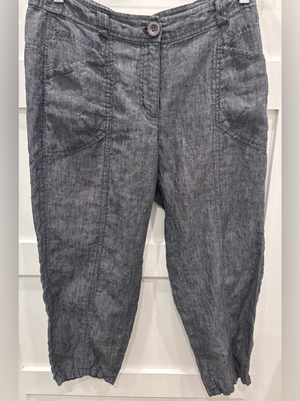 Flower Women's Ankle Cropped Linen-Blend Pants in Charcoal